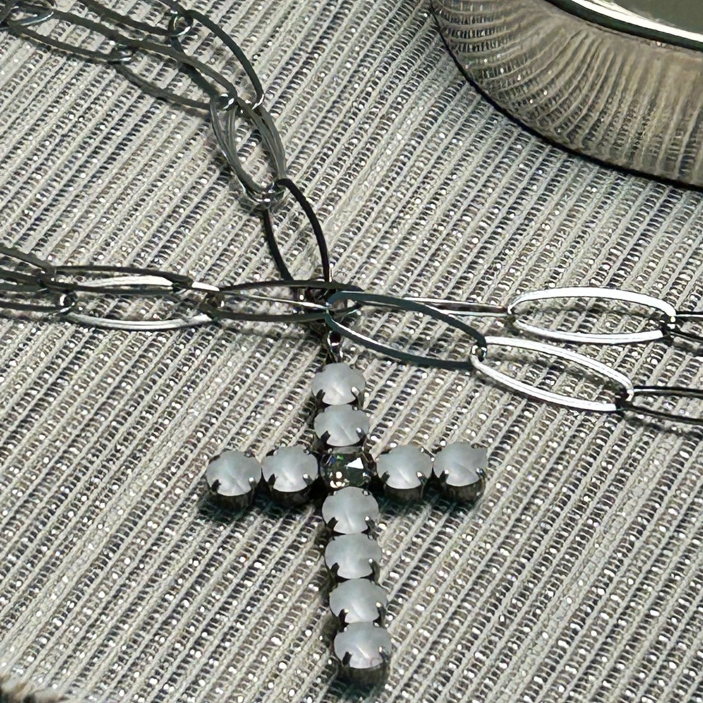 Elegant Silver Cross Pendant